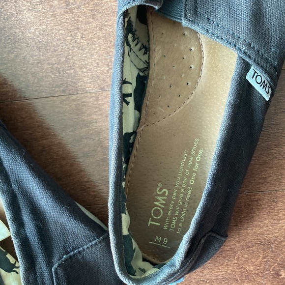 Toms Slip-Ons - Picture 4 of 5